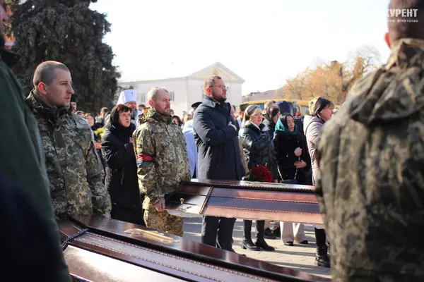 У Луцьку попрощалися із Героями, які загинули внаслідок авіаудару по аеродрому (фото)