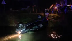 На Волині авто злетіло у водойму: на місці працювали рятувальники (фото)