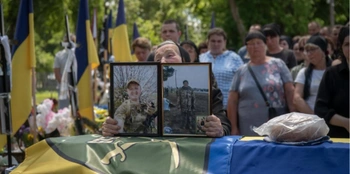Жив у Рожищі, поховали на Житомирщині: в останню путь провели воїна Віталія Чижевського (фото)