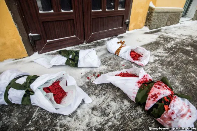 «Народжуй м’ясо» : у РФ феміністки провели антивоєнну акцію (фото)