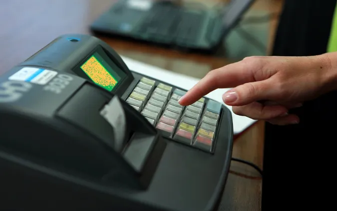 На Волині штрафують підприємців, які продають техніку без касового апарата 