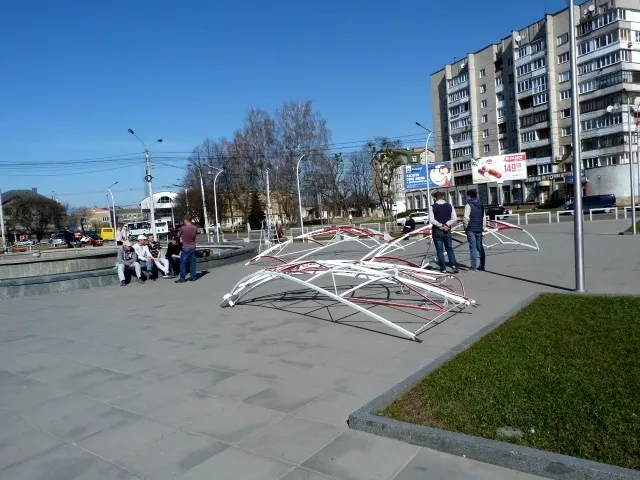 Перед «Променем» встановлять креативну писанку (фото)