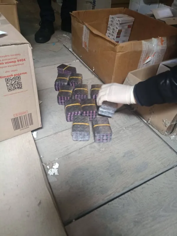 Волинські правоохоронці викрили схему продажу заборонених ліків  через Інтернет (фото)