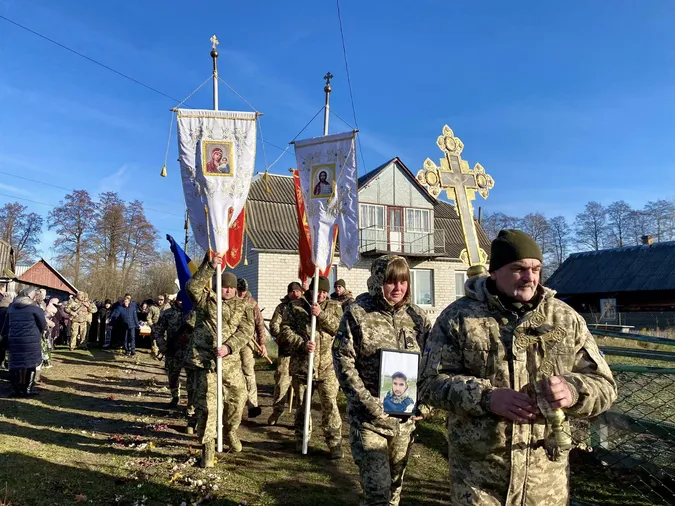 На Волині провели в останню путь захисника Андрія Григоренка (фото)