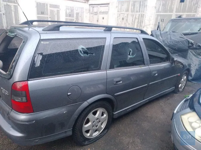 У Нововолинську чоловіки перед поліцейськими розтрощили свою автівку (фото)