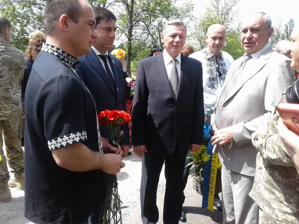 Мер Луцька на Сході України вшанував пам'ять бійців-волинян 