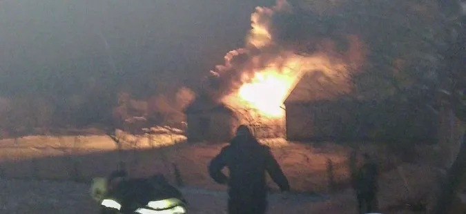 У Володимирі-Волинському рятувальники майже годину гасили пожежу (фото)