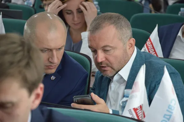 Депутат Андрій Покровський (праворуч)