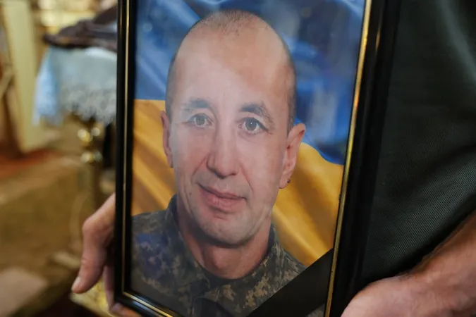 У рідному селі на Волині попрощалися з загиблим на Донеччині воїном Русланом Снопком