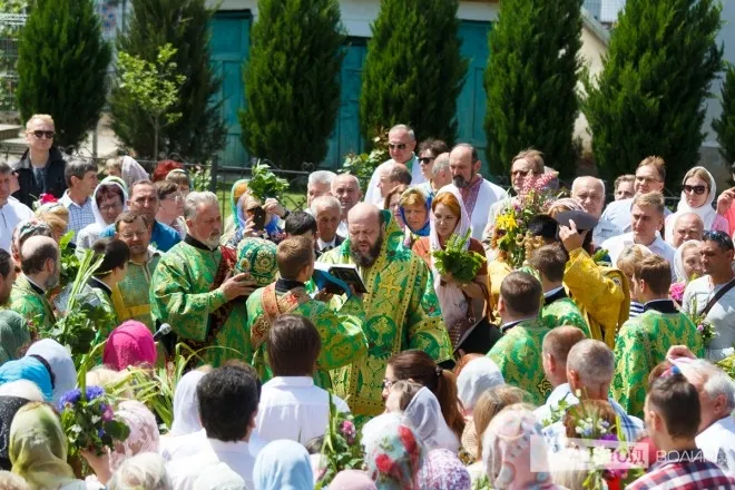 Як лучани на Трійцю освячували лепеху (фото)