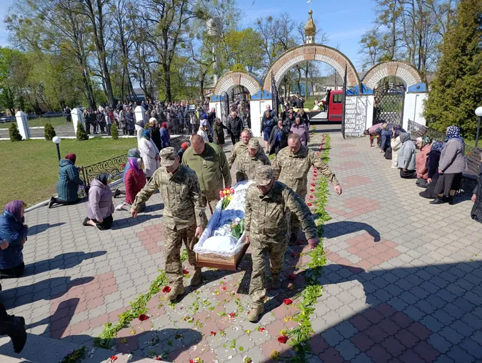 У Маневичах попрощалися із захисником Андрієм Сидоруком (фото)