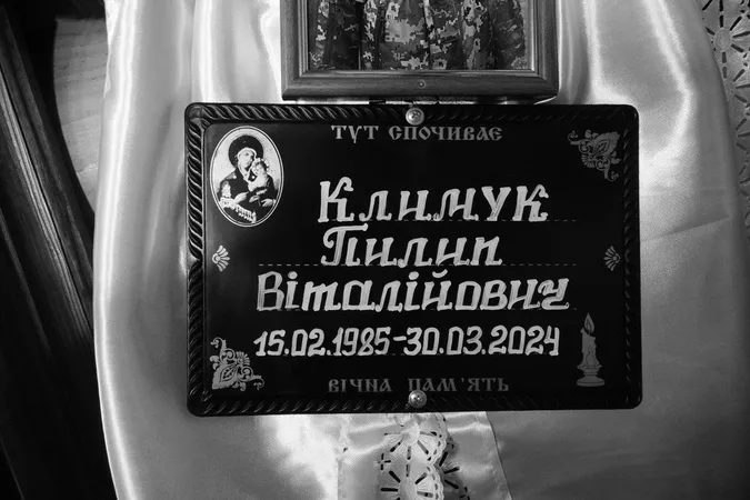 Повернувся додому після довгих місяців невідомості: на Волині поховали Пилипа Климука