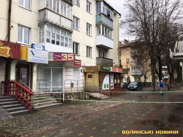 У Луцьку напали на фінустанову: касир – у лікарні, ввели план перехоплення (фото, оновлено)