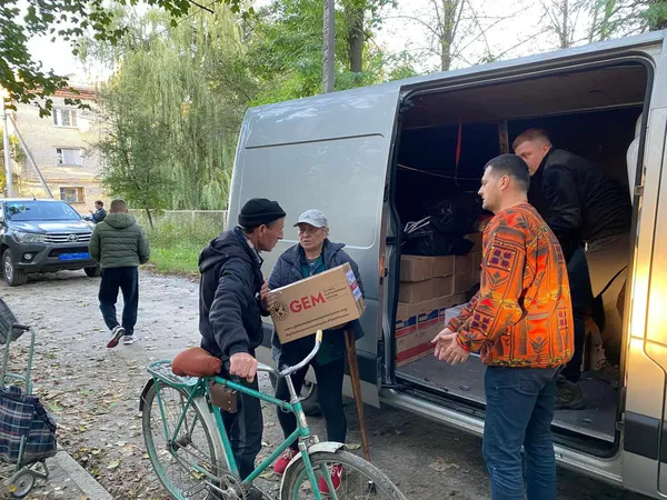 Без електрики, води та зв'язку: луцькі волонтери привезли допомогу в Ізюм (фото)
