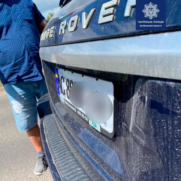 На Волині водія Land Rover покарали за номери з пластику (фото)
