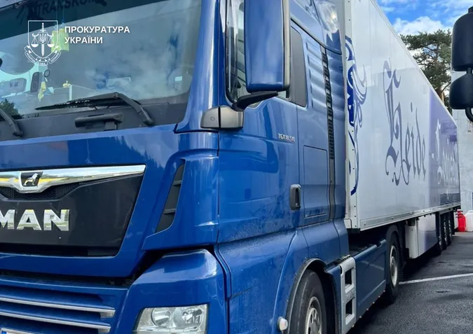 Сховав у вантажівці: волинянин намагався незаконно вивезти чоловіка до Польщі