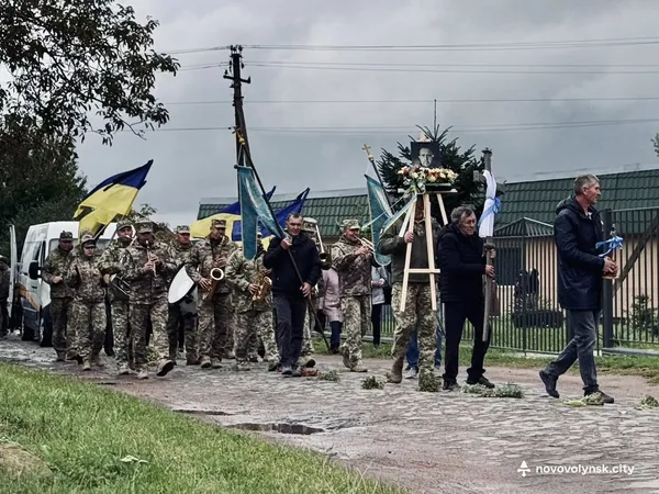 Загибель підтвердила ДНК-експертиза: на Волині попрощалися із воїном Романом Красюковим (фото)