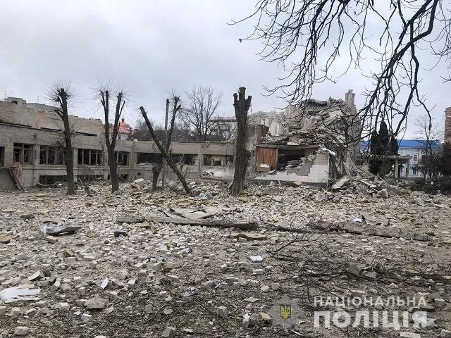 Унаслідок авіаудару школа у Житомирі зазнала значних руйнувань (фото, відео)