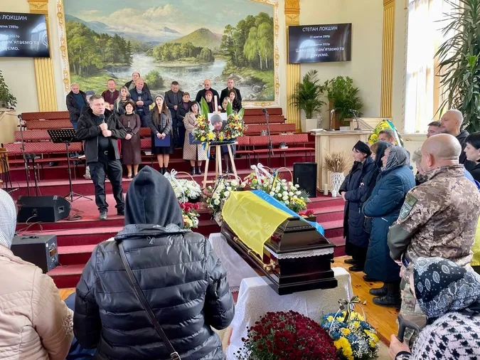 Завтра виповнилося б 34: у Нововолинську попрощалися зі Степаном Локшиним (фото)