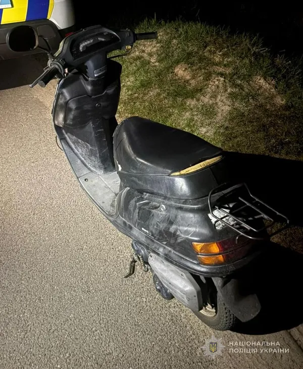🛵Забрали з переломами: на Камінь-Каширщині п'яний скутерист впав серед дороги (фото)
