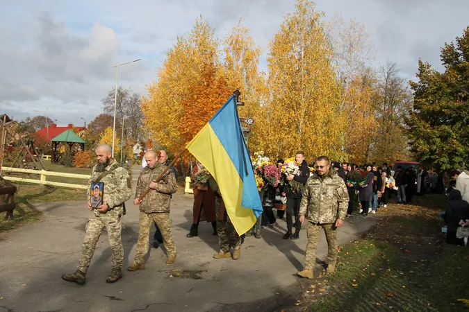 На Волині попрощалися із 46-річним воїном Володимиром Євпаком (фото)