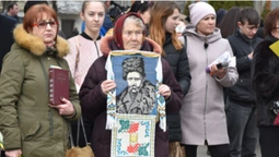 У центрі міста лучани читали вірші Шевченка (фото)
