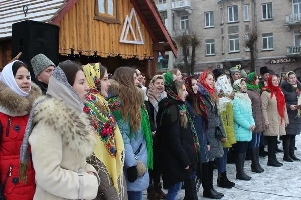 Біля луцького університету встановили Різдвяну шопку (фото)