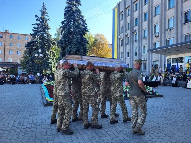 Ковельчани попрощалися з Героєм-прикордонником Сергієм Салінським (фото)