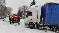 У Турійську на дорозі застрягла вантажівка