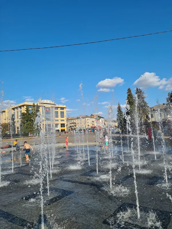 Луцьк у вихідний під теплим осіннім небом (фото)