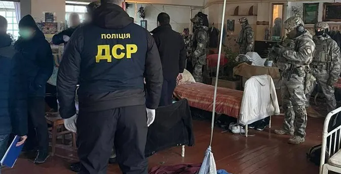 Жили «по понятіям» і збували наркотики: у Маневицькій колонії викрили організовану злочинну групу (фото, відео)
