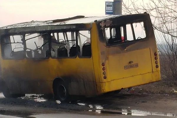 У Луцьку вночі згоріли чотири маршрутки