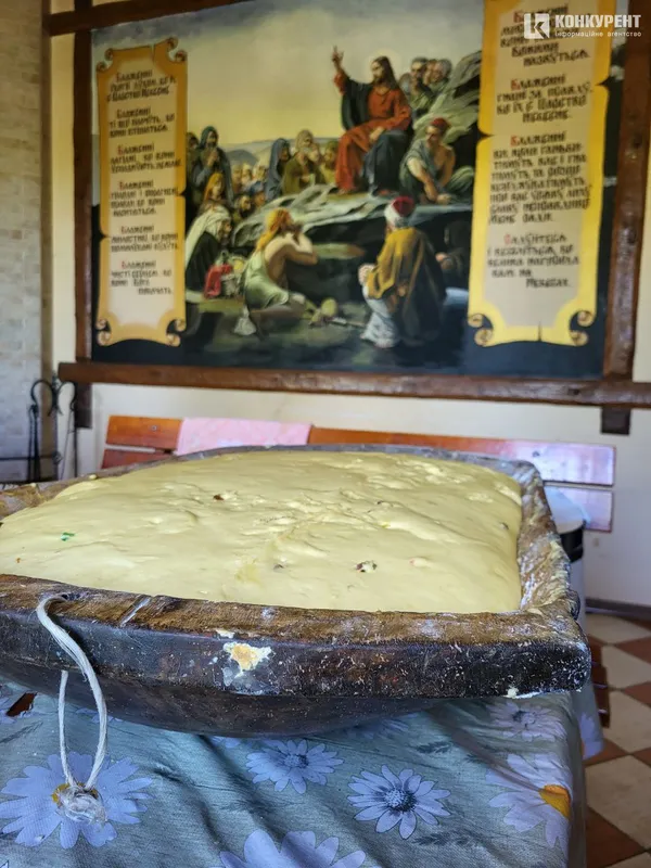 Як у Жидичинському монастирі печуть паски: секрети приготування від ігумена Никодима (фото)