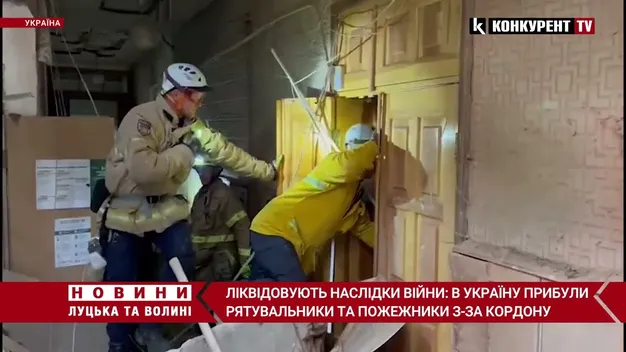 В Україну прибули рятувальники зі США, Австралії, Німеччини та Польщі (відео)