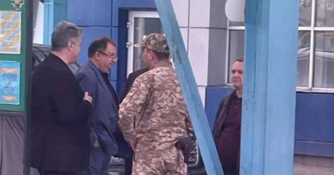 Друга спроба: Порошенко знову намагається перетнути кордон з Польщею (фото)