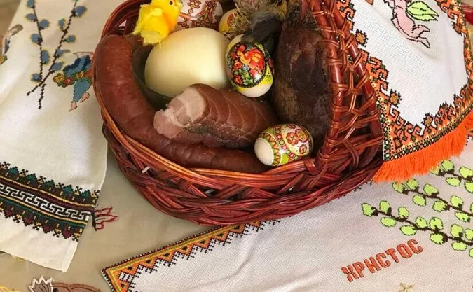 Що категорично заборонено класти до великоднього кошика