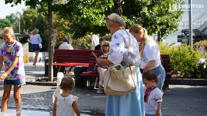 Вишиванки, сонце, діти: як Луцьк зустрів 33-ю річницю незалежності (фото)