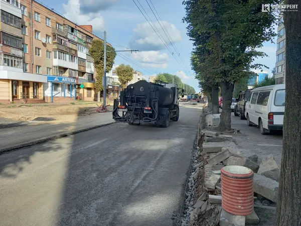 Бетонують, асфальтують: що коїться на проспекті Волі у Луцьку (фото)