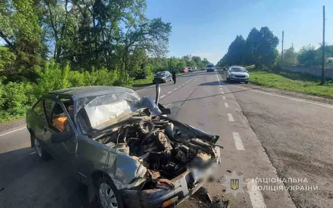 Черепно-мозкові травми, вивихи й переломи: у жахливій аварії під Луцьком постраждали четверо дітей (фото)