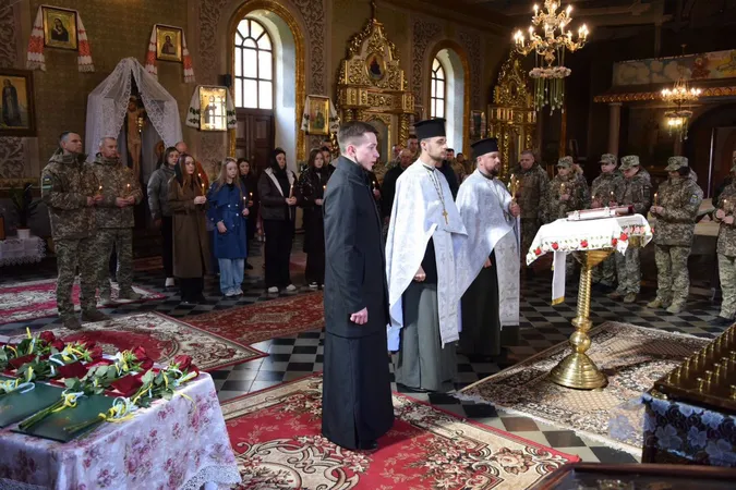 У Луцьку п'ятьом родинам загиблих прикордонників вручили їхні посмертні нагороди (фото)