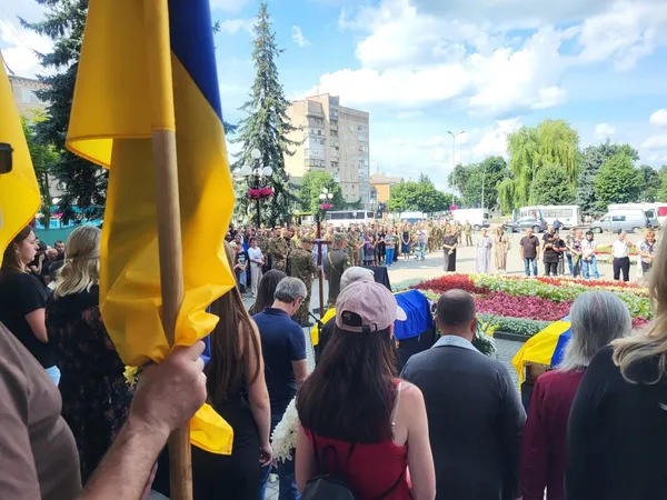 Війна забирає найкращих: у Ковелі попрощалися із Юрієм Лобашовим та Олександром Дубуком (фото)