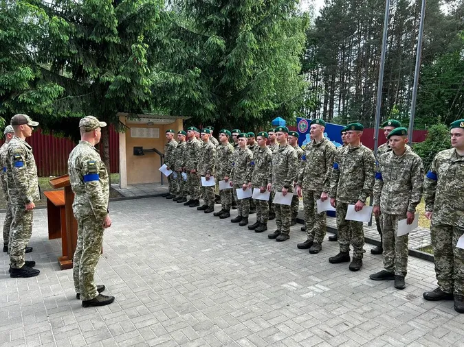 На Волині звільнили у запас прикордонників-строковиків (фото)