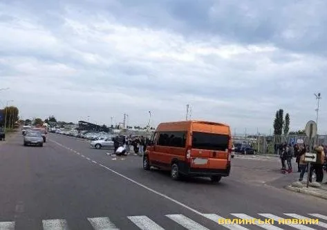 У Луцьку авто збило жінку – постраждала в лікарні (фото)