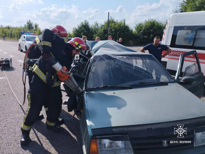 Від авто – тільки назва: на трасі Устилуг–Луцьк–Рівне сталася серйозна ДТП (фото)