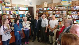 У Луцьку бунт проти закриття найстарішої книгарні міста (фото)