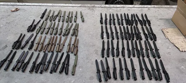 У «Ягодині» затримали партію бойових ножів Glock (фото)