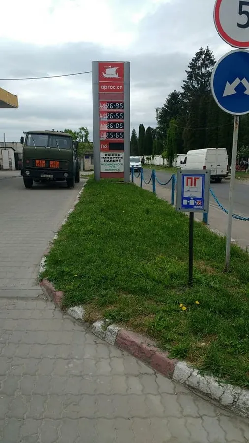 Луцьких підприємців просять підстригти газони (фото)