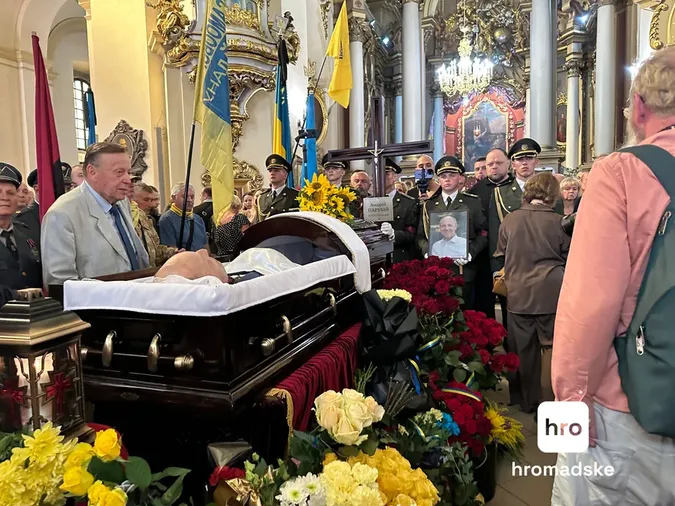 У Львові попрощалися із вбитим політиком Андрієм Парубієм: хто прийшов на поховання (фото)
