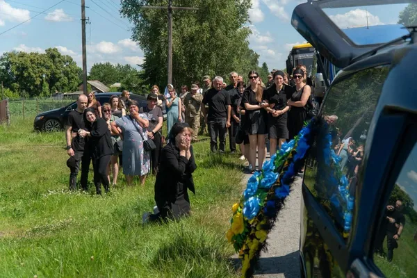 Жив у Рожищі, поховали на Житомирщині: в останню путь провели воїна Віталія Чижевського (фото)