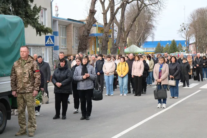 У громаді на Волині провели в останню дорогу Героя Василя Іванова (фото)
